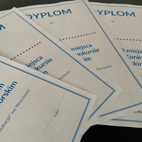 Dyplomy dla mistrzów recytacji